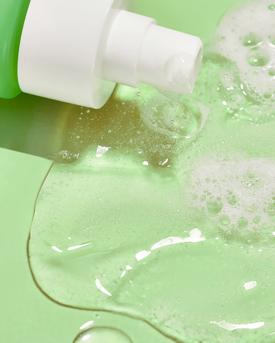 Glowing Greens Detoxifying Facial Cleansing Gel - Image 4